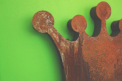 crown, rust, green, wall, green color, no people, wall - building feature, close-up, metal, indoors, wood - material, still life, creativity, rusty, brown, built structure, textured, architecture, art and craft, love, positive emotion, day, 5K, CC0, public domain, royalty free