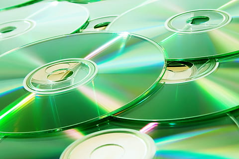 con2011, háttér, üres, blu, kék, CD, adat, korong, DVD, szórakozás, műanyag, zöld szín, nem ember, technológia, kompaktlemez, tudomány, absztrakt, alak, háttérrel, többszínű, oktatás, fényes, kutatás, stúdió felvétel, közelkép, üveg - anyag, geometriai forma, teljes keret, 2K, CC0, közkincs, jogdíjmentes