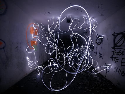 luci a led bianche, luce, neon, illuminazione, arte, grafica, grigio, bicicletta, mezzi di trasporto, veicolo, bagliore, tempesta, natura, disegno, ornamento, frattale, modello, elettronica, vita notturna, arte Moderna, notte, creatività, illuminato, raggiante, pittura leggera, lunga esposizione, arte e artigianato, movimento, rappresentazione, comunicazione, graffiti, all'aperto, nessuno, complessità, architettura, disegno - prodotto artistico, elettricità, rappresentazione umana, tecnologia, potere in natura, 4K, CC0, dominio pubblico, privo di copyright