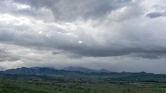 Berg, dunkle Wolken, Wolke, hdr, Farbe, Wald, wolke - himmel, Himmel, Szenen - Natur, Schönheit in der Natur, Umgebung, Landschaft, ruhige Szene, Ruhe, Gebirge, Natur, Nicht-städtische Szene, bedeckt, keine Leute, Land, Sturm, Tag, Pflanze, Sturmwolke, draußen, bedrohlich, 5K, CC0, gemeinfrei, lizenzfrei
