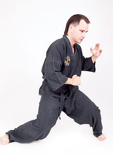 con2011, corpo, chuan, fare, esercizio, combattimento, combattente, fitness, piede, fu, gi, mani, Salute, passatempo, isolato, karatè, nodo, kung, kungfu, kwon, stile di vita, maschio, uomo, marziale, maestro, natura, schema, persone, persona, sport, taekwondo, uniforme, guerriero, girato in studio, sfondo bianco, lunghezza intera, una persona, giovane adulto, giovani uomini, ritagliare, in casa, uomini, colore nero, capi di abbigliamento, maschi, analizzare, cercare, guardare, in ginocchio, adulto, stili di vita, in piedi, vista frontale, 2K, CC0, dominio pubblico, privo di copyright