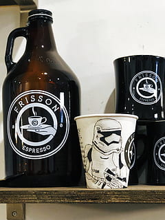 kaffe, Star wars, nyc, stilleben, ingen mennesker, tæt på, indendørs, teknologi, meddelelse, retro stylet, beholder, drikke, bord, nummer, antik, murbygningsfunktion, tekst, forfriskning, gennemsigtig, årgang, vestlige script, 2K, CC0, offentligt domæne, royaltyfrie