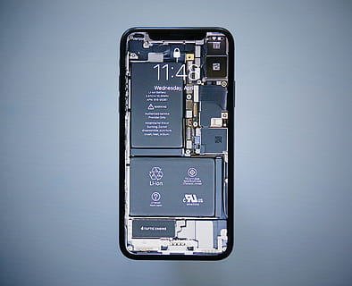 smartphone nero, tecnologia, comunicazione, connessione, tecnologia wireless, smart phone, nessuno, avvicinamento, dispositivo di informazione portatile, testo, cellulare, architettura, in casa, struttura costruita, blu, numero, girato in studio, natura morta, caratteristica della parete, telefono, materiale elettrico, 4K, CC0, dominio pubblico, privo di copyright