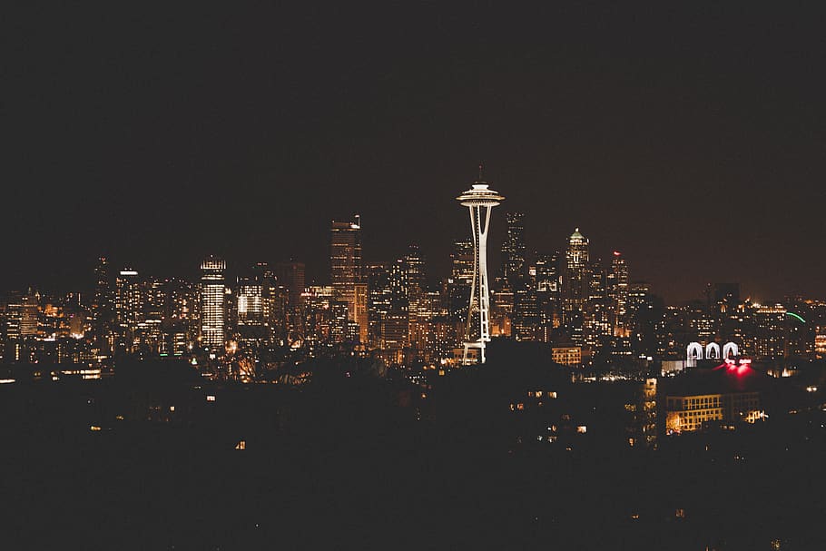 Seattle Space Needle, Metropole, städtisch, Stadt, Stadt, Dorf, Gebäude, Fabrik, Raffinerie, Nachbarschaft, Innenstadt, Natur, draußen, Kirchturm, die Architektur, Turm, Bürogebäude, Hochhaus, Universum, Astronomie, Weltraum, Gebäudehülle, gebaute Struktur, Nacht-, Stadtbild, beleuchtet, Bürogebäude außen, Wolkenkratzer, Himmel, große Höhe, keine Leute, städtische Skyline, Landschaft, modern, kopieren sie platz, Finanzviertel, Nachtleben, 5K