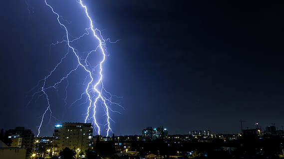foudre, ville, la nature, en plein air, Petah Tikva, orage, Météo, Israël, éclair sur petah tikva, éclairage, hiver, océan, eau, mer, littoral, côte, paysage, bâtiment, Urbain, pouvoir dans la nature, nuit, Puissance, nuage - ciel, extérieur du bâtiment, architecture, structure construite, foudre fourchue, illuminé, ciel, panneau d'avertissement, beauté dans la nature, signe, la communication, paysage urbain, personne, violet, météorologie, 5K, CC0, domaine public, libre de droits