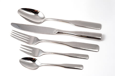 Silberlöffel, Silber Küchenmesser, Besteck, Gabel, glänzend, Löffel, rostfreier Stahl, Geschirr, Utensil, Metall, Küchenutensilien, Essgeschirr, weißer Hintergrund, Stillleben, ausgeschnitten, Studioaufnahme, Haushaltsausstattung, silberfarben, drinnen, keine Leute, Tischmesser, Messer, Gruppe von Objekten, stehlen, Silber - Metall, Nahansicht, Legierung, Rahmen, persönliches Accessoire, 4K