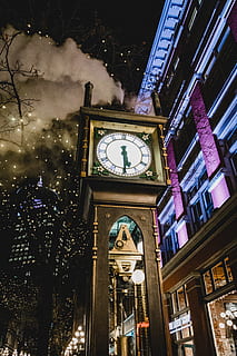 orologio alle 5:30, orologio, tempo, esterno dell'edificio, architettura, struttura costruita, Inquadratura dal basso, costruzione, illuminato, città, Torre dell'orologio, notte, quadrante, Torre, nessuno, strumento del tempo, all'aperto, destinazioni di viaggio, numero romano, romano, il passato, mano minuta, 4K, CC0, dominio pubblico, privo di copyright