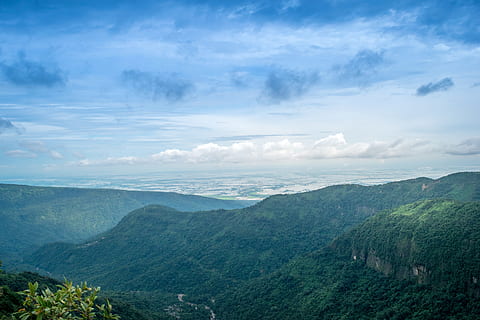 verde, colinas de montaña, ], altitud, fondo, nubes, luz, bosque, alto, paisaje, montañas, natural, naturaleza, fotografía de naturaleza, al aire libre, parque, escena, escénico, visión, cielo, arboles, ver, paisajes - naturaleza, nube - cielo, belleza en la naturaleza, montaña, ambiente, escena tranquila, tranquilidad, cordillera, escena no urbana, árbol, planta, nadie, idílico, día, color verde, vista de alto ángulo, 5K, CC0, dominio público, libre de derechos