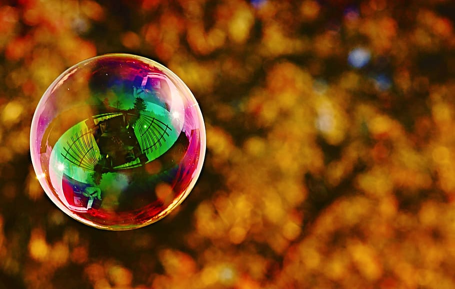 bombolla de sabó, gran, fer bombolles de sabó, iridescent, aigua sabonosa, diversió, volant, colorit, multicolor, centrar-se en primer pla, primer pla, reflexió, esfera, bombolla, naturalesa, brillant, cap gent, transparent, tardor, a l'aire lliure, dia, vulnerabilitat, fragilitat, a l'aire, bellesa a la natura, part de la planta, full, forma geomètrica, canvi, 2K