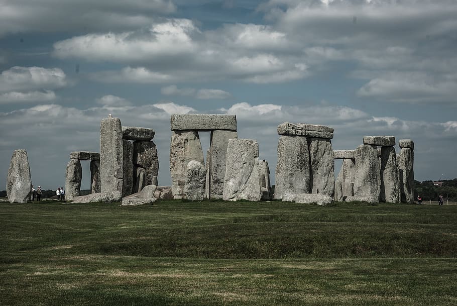 foto de stonehenge, antic, cel dramàtic, herba, paisatge, megalit, monòlit, prehistòrica, roques, stonehenge, núvol - cel, cel, arquitectura, història, planta, turisme, estructura construïda, naturalesa, destinacions de viatge, viatjar, el passat, cap gent, camp, medi ambient, monument, memorial, terra, civilització antiga, arqueologia, a l'aire lliure, columna arquitectònica, 4K