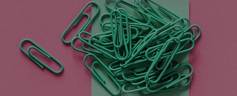 allegare, file allegato, attaccamento, fondale, sfondo, clip, clip art, decorare, decorazione, spazio di design, attrezzatura, verde, oggetti, forniture per ufficio, graffetta per fogli, pastello, modello, mucchio, rosa, pila, Stazionario, forniture, fornitura, girato in studio, colore verde, in casa, cibo, verdura, sfondo colorato, direttamente sopra, benessere, mangiare sano, cibo e bevande, nessuno, freschezza, avvicinamento, natura morta, vista dall'alto, cibo italiano, grande gruppo di oggetti, pasta, vasellame, 4K, CC0, dominio pubblico, privo di copyright