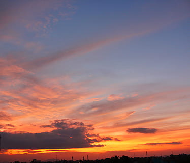 himlen under solnedgang, skyer, daggry, dagslys, dramatisk, skumring, hd tapet, natur, udendørs, naturskøn, silhuet, himmel, solopgang, solnedgang, sky - himmel, scenics - natur, skønhed i naturen, orange farve, ro, rolig scene, ingen mennesker, idyllisk, dramatisk himmel, miljø, cloudscape, sollys, ikke-urbane scene, romantisk himmel, 4K, CC0, offentligt domæne, royaltyfrie