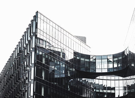 edifici, estructura, cel, infraestructura, finestra, establiment, hotel, ciutat, urbà, arquitectura, art, vidre, blanc i negre, estructura construïda, exterior de l'edifici, vista d’angle baix, cel clar, modern, naturalesa, cap gent, dia, vidre - material, a l'aire lliure, exterior d’edifici d’oficines, oficina, còpia espai, indústria, industria de la construcció, 2K, CC0, domini públic, lliure de regalies