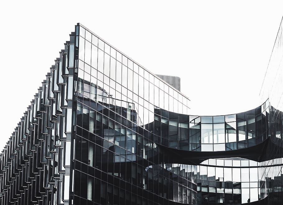 edifici, estructura, cel, infraestructura, finestra, establiment, hotel, ciutat, urbà, arquitectura, art, vidre, blanc i negre, estructura construïda, exterior de l'edifici, vista d’angle baix, cel clar, modern, naturalesa, cap gent, dia, vidre - material, a l'aire lliure, exterior d’edifici d’oficines, oficina, còpia espai, indústria, industria de la construcció, 2K