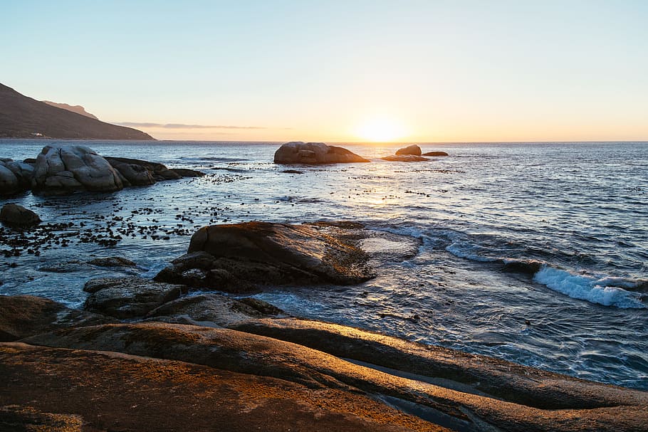 havbølger, Crash, klipper, strand, skyer, skumring, aften, gyldne solnedgang, landskab, natur, ocean, udendørs, hav, marinemaleri, kysten, kyst, himmel, sol, solnedgang, vand, bølger, klippe, rock-objekt, scenics - natur, solid, skønhed i naturen, jord, ro, horisont over vand, horisont, rolig scene, bevægelse, ingen mennesker, rock formation, klippekyst, Bugt, 5K