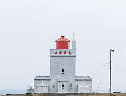 latarnia morska, budynek, Struktura, Polak, transmisja, linia, Elektryczność, niebo, na zewnątrz budynku, zbudowana struktura, architektura, czyste Niebo, kopia przestrzeń, wieża, Natura, dzień, żadnych ludzi, poradnictwo, Miasto, na dworze, zimna temperatura, kierunek, cele podróży, wysoki - wysoki, podróżować, iglica, 4K, CC0, domena publiczna, darmowe zdjęcia