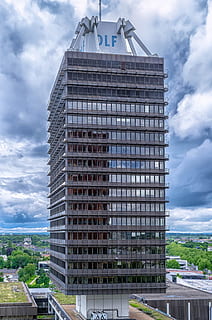 gratacels, construcció, arquitectura, mantenir, ciutat, alt, alçada, exterior de l'edifici, estructura construïda, núvol - cel, cel, edifici, modern, dia, cap gent, naturalesa, vista d’angle baix, alta - alta, a l'aire lliure, exterior d’edifici d’oficines, destinacions de viatge, oficina, vidre - material, torre, 1080P, CC0, domini públic, lliure de regalies