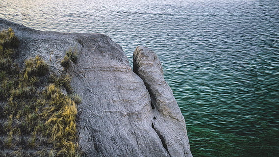 split, river, sea, ocean, ocean view, shore, break, rock, crag, scaur, water, tranquility, high angle view, beauty in nature, day, no people, nature, tranquil scene, scenics - nature, rippled, outdoors, plant, beach, non-urban scene, idyllic, rock - object, textured, 5K, CC0, public domain, royalty free