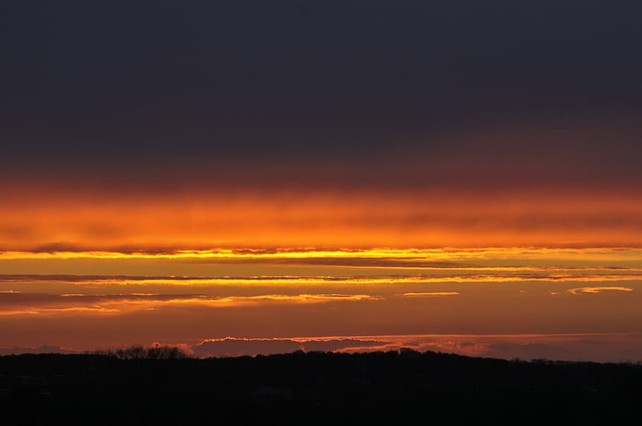 België, zonsondergang, hemel, Oranje kleur, schoonheid in de natuur, wolk - lucht, scenics - natuur, silhouet, kalmte, dramatische hemel, natuur, milieu, rustige scène, idyllisch, geen mensen, landschap, kopie ruimte, levendige kleuren, zonlicht, ontzag, atmosferische stemming, buitenshuis, zon, donker, romantische hemel, 4K