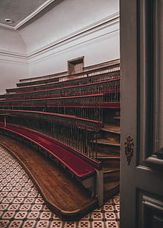 vide, banc, à l'intérieur, pièce, salle, théâtre, design d'intérieur, escalier, meubles, bois dur, bois, foule, tribunal, Vêtements, manteau, pardessus, sol, chaise, loisirs, aventure, siège, architecture, structure construite, personne, bâtiment, absence, religion, lieu de culte, croyance, spiritualité, bois - matériau, la musique, éducation, le passé, l'histoire, 4K, CC0, domaine public, libre de droits