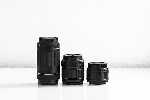 Trois, assorti, noir, objectifs de caméra, électronique, objectif de la caméra, caméra, roue, jante en alliage, machine, parlait, protège-objectif, écran, afficher, moniteur, clavier, ordinateur, écran LCD, lentilles de contact, cylindre, support, clavier d'ordinateur, Matériel, matériel informatique, à l'intérieur, fond blanc, personne, prise de vue en studio, espace de copie, nature morte, thèmes de la photographie, fermer, empiler, table, La technologie, se concentrer sur le premier plan, groupe d'objets, cote à cote, affaires, bobine, matériel photographique, arrangement, récipient, coupé, 5K, CC0, domaine public, libre de droits