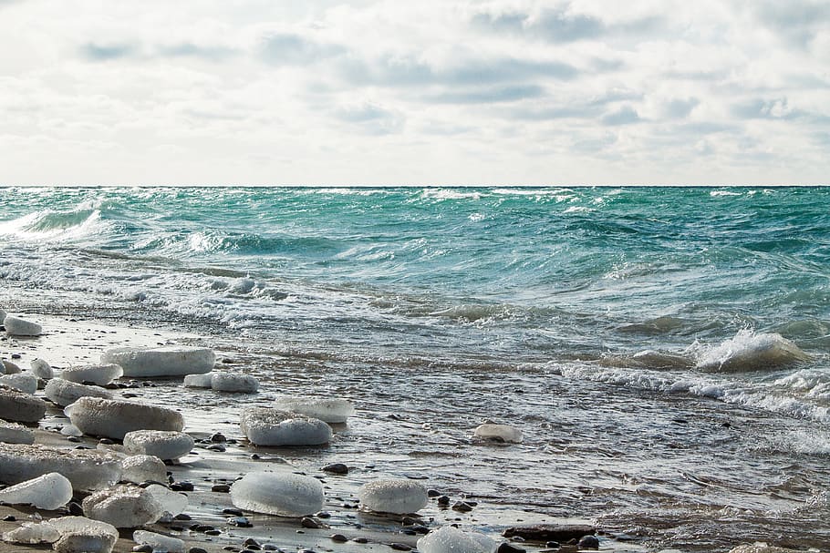 fred, onades, platja, horitzó, aigua, blau, blocs, gel, hivern, línia de costa, Michigan, llac, mar, bellesa a la natura, cel, horitzó sobre l’aigua, escenics - natura, terra, núvol - cel, onada, moviment, naturalesa, tranquil·litat, dia, escena tranquil·la, cap gent, esport, rock, a l'aire lliure, còdols, poder a la natura, 4K