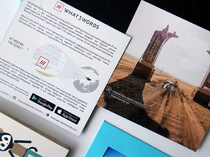 flatlay, Lokalizacja, detecter, mapa, what3words, sklep z aplikacjami, Ściągnij, papier, martwa natura, wewnątrz, publikacja, żadnych ludzi, stół, książka, wysoki kąt widzenia, tekst, porozumiewanie się, zbliżenie, Edukacja, duża grupa obiektów, sztuki i rzemiosła, długopis, ołówek, kreatywność, pismo zachodnie, biznes, 1080P, CC0, domena publiczna, darmowe zdjęcia