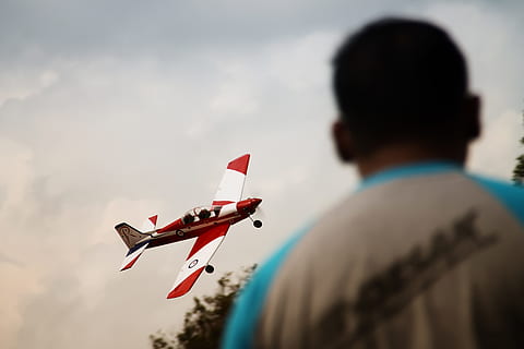 airplane, remote, control, fly, pass, rcplanes, model, hobby, man, watching, rear view, air vehicle, flying, transportation, one person, mode of transportation, men, on the move, headshot, adult, travel, motion, portrait, sky, pilot, aerospace industry, skill, day, over the shoulder view, 4K, CC0, public domain, royalty free