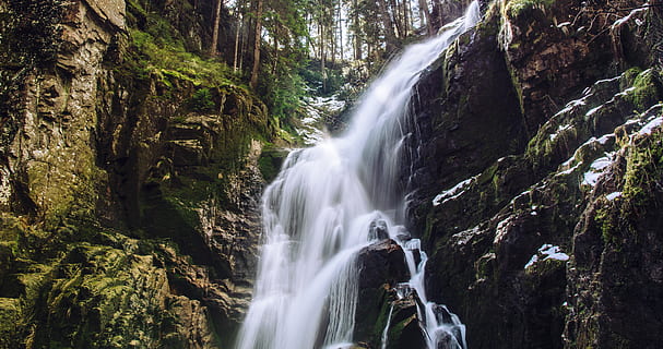vandfald, kaskade, miljø, flyde, Skov, landskab, lang eksponering, lav vinkel skud, mos, bevægelse, bjerg, natur, klippe, naturskøn, strøm, tidsforskydning, vand, våd, scenics - natur, sløret bevægelse, skønhed i naturen, flydende vand, rock-objekt, plante, træ, solid, jord, rock formation, ikke-urbane scene, ingen mennesker, flyder, magt i naturen, udendørs, faldende vand, regnskov, 4K, CC0, offentligt domæne, royaltyfrie