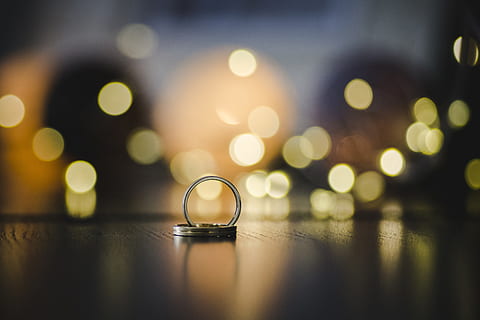nuntă, inele, inel, bokeh, pre-nunta, selectiv, iluminat, masa, nici o persoana, lentila flacara, a închide, reflecţie, defocalizat, lumină - fenomen natural, lucios, în interior, celebrare, echipamente de iluminat, geometrică, noapte, ușoară, dragoste, cerc, emoție pozitivă, suprafață, luminos, accesoriu personal, 4K, CC0, domeniu public, fără drepturi de autor