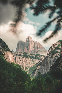 bosc a prop de la muntanya, muntanya, arbre, full, fulles, aventura, vall, canyon, bosc, pi, wanderlust, explorar, paisatge, fons de pantalla, posta de sol, dolomiti, Itàlia, tre cime di lavaredo, naturalesa, rock - object, dolomites, a l'aire lliure, escenics, estiu, cim de muntanya, cel, bellesa a la natura, viatjar, penya-segat, cap gent, lloc famós, color verd, núvol - cel, referent nacional, blau, turisme, llum solar, Alps europeus, destinacions de viatge, Serra, terrenys extrems, Parc Nacional, alt adige, europa, EUA, pedra - objecte, 5K, CC0, domini públic, lliure de regalies