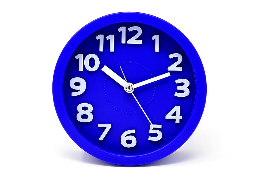 orologio, tempo, sveglia, tempo che indica, tempo di, pointer, orologi, comporre, ore, minuti, suscitare, svegliati, sfondo bianco, ritagliare, blu, singolo oggetto, forma, quadrante, mano minuta, numero, girato in studio, cerchio, forma geometrica, avvicinamento, lancetta dell'orologio, nessuno, in casa, Colore bianco, viola, lancetta delle ore, Vigilia di Capodanno, cromo, 5K
