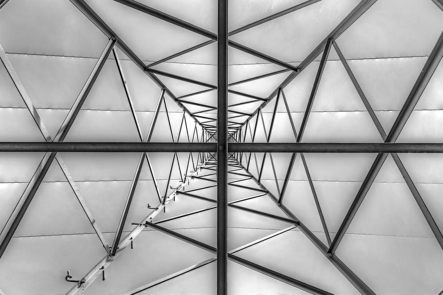 proud, geometrie, struktura, ocel, stožár, konstrukce, řádek, formulář, strommast, nebe, symetrický, kov, elektrická věž, vzor, architektura, uvnitř, stavba, geometrický tvar, nikdo, strop, celý rám, tvar, design, pozadí, nízký úhel pohledu, sklo - materiál, den, budova, architektonický prvek, moderní, nástěnný prvek, přímo pod, architektura a umění, 5K