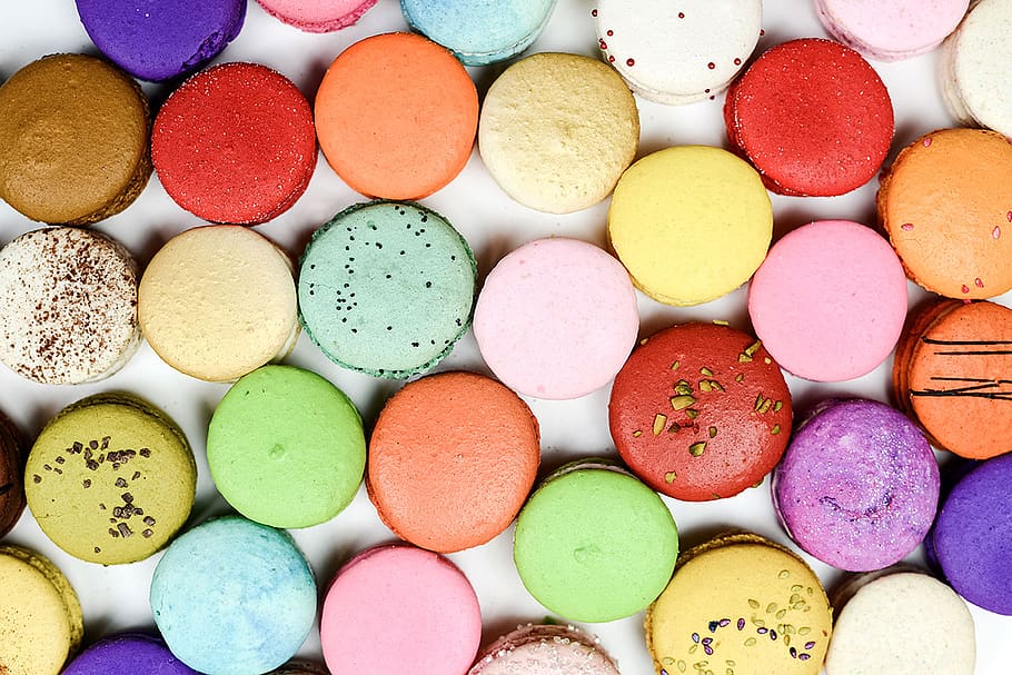 assorterede farver macaroons, multi farvet, valg, stor gruppe af objekter, variation, fuld ramme, baggrunde, stilleben, sødt mad, mad og drikke, ingen mennesker, sød, usund spisning, mad, overflod, fristelse, indendørs, form, direkte over, cirkel, geometrisk form, makron, 5K