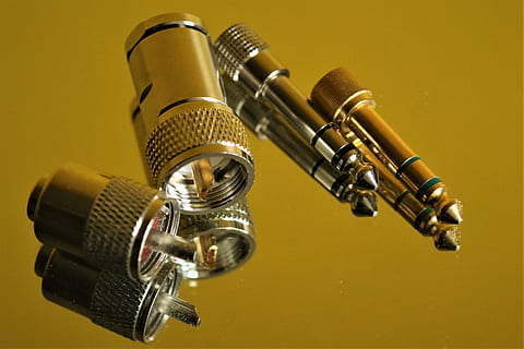 stereo, komunikacijos, garso, studija, spalvotas fonas, technologijos, nėra žmonių, patalpose, Iš arti, geltona, meno kultūra ir pramogos, metalo, atspindys, vienas objektas, muzika, ryšį, Iškirpti, sutelkti dėmesį į naujas žinias, elektronikos pramonė, įranga, mokslinius tyrimus, 4K, CC0, Viešasis domenas, nemokamai