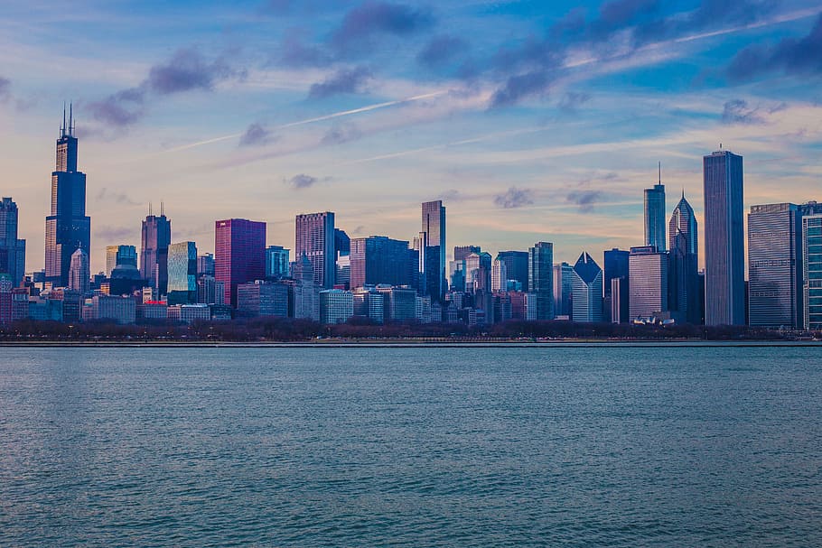 dunkel, Himmel, Wolken, Stadt, Gebäude, Struktur, Horizont, Turm, städtisch, Aussicht, Wolkenkratzer, Meer, Ozean, Wasser, die Architektur, gebaute Struktur, Gebäudehülle, Ufergegend, Bürogebäude außen, wolke - himmel, städtische Skyline, große Höhe, Landschaft, modern, Sonnenuntergang, Stadtbild, keine Leute, Finanzviertel, draußen, 5K