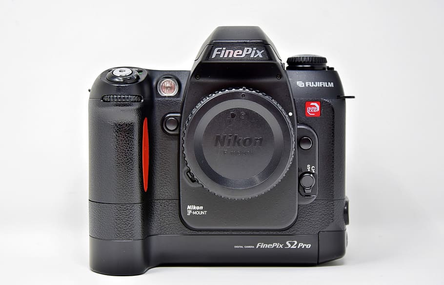Kamera, Digitalkamera, Digital, Spiegelreflexkamera, fujifilm, finepix, finepix s2 pro, fotografieren, Fotografie, Foto, Nikon, digitale Spiegelreflexkamera, slr, Technologie, Kamera - Fotoausrüstung, Fotografie-Themen, schwarze Farbe, Nahansicht, ausgeschnitten, weißer Hintergrund, Studioaufnahme, Objektiv - optisches Instrument, keine Leute, Text, drinnen, Fotoausrüstung, Ausrüstung, einzelnes Objekt, westliche Schrift, Retro-Stil, Stillleben, Druckknopf, elektrische Ausrüstung, 5K