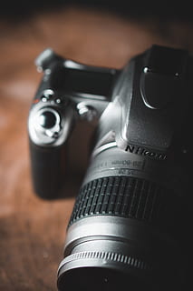 Fotoaparát, elektronika, kamerové čočky, digitální fotoaparát, nikon, f55, popruh, prst, krytka objektivu, videokamera, mluvil, kola z lehké slitiny, stroj, kolo, figurka, výšivka, vzor, steh, zip, rostlina, sdělení, detail, technologie, uvnitř, fotografické vybavení, fotoaparát - fotografické vybavení, Černá barva, objektiv - optický přístroj, text, fotografická témata, zařízení, nikdo, vysoký úhel pohledu, stálý život, číslo, jeden objekt, zaměřit se na popředí, umělecká kultura a zábava, člověk objekt, agrese, 5K, CC0, veřejná doména, bez autorských práv