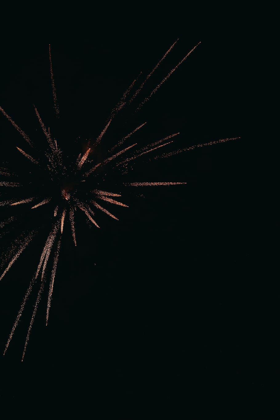 focs artificials a la nit, naturalesa, a l'aire lliure, nit, focs artificials, Estats Units, mooresboro, nc, una església, llum, aràcnids, aranya, animal, invertebrat, bonic, explosió, independència, any nou, llums, vida nocturna, vista aèria, paisatge, celebració, cap gent, exhibició de focs artificials, moviment, il·luminat, esdeveniment, focs artificials - objecte fet per l'home, vista d’angle baix, còpia espai, cel, cultura i entreteniment artístic, exposició llarga, fosc, fons negre, moviment borrós, 5K