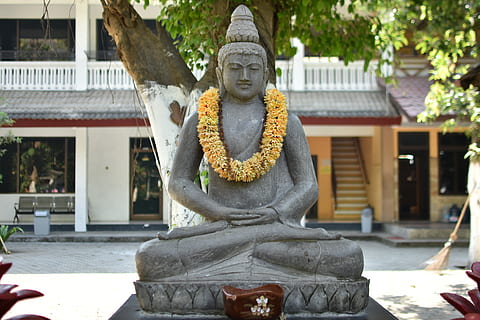 java, religió, temple, estàtua, mojokerto, patung, budista, indonesi, representació, escultura, representació humana, art i artesania, espiritualitat, creença, estructura construïda, semblança masculina, arquitectura, creativitat, lloc de culte, edifici, cap gent, dia, artesania, a l'aire lliure, ídol, àngel, 4K, CC0, domini públic, lliure de regalies