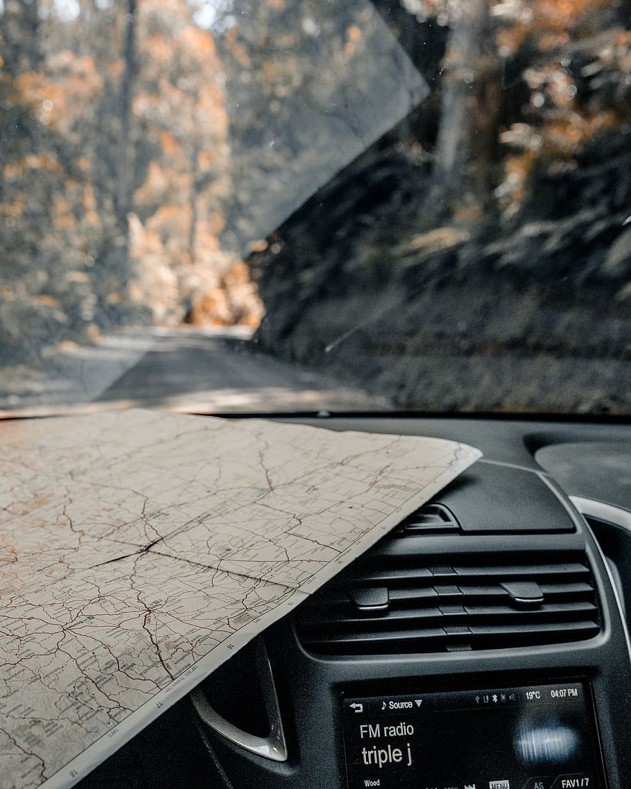 stromy, mapa, auto, les, Příroda, navigace, 2018, podzim, Austrálie, trojitá j, rádio, přeprava, způsob dopravy, motorové vozidlo, pozemního vozidla, čelní sklo, zaměřit se na popředí, nikdo, sklo - materiál, interiér vozidla, den, průhledný, cestovat, venku, detail, text, sdělení, strom, interiér vozu, výlet, 4K