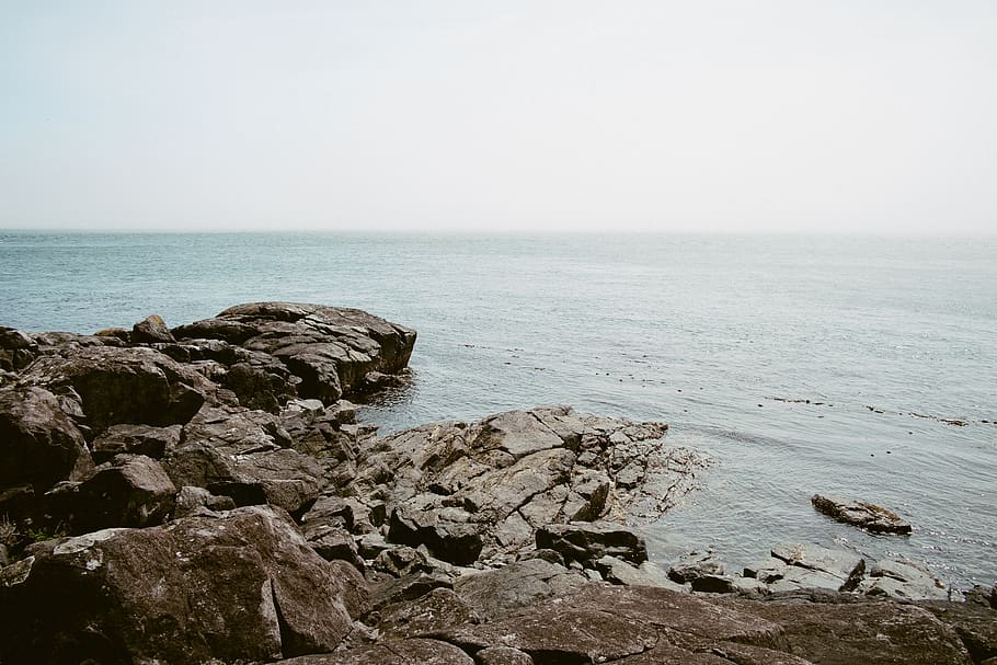 cel, gris, aigua, roques, oceà, sean, mar, rock, rock - object, sòlid, escenics - natura, horitzó sobre l’aigua, terra, tranquil·litat, horitzó, bellesa a la natura, escena tranquil·la, naturalesa, platja, cap gent, dia, cel clar, a l'aire lliure, litoral rocós, 1080P