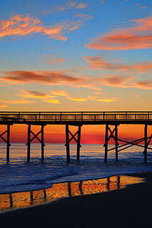 strand dock, gylden, time, strand, bro, skyer, daggry, dok, landskab, natur, ocean, mole, afspejling, sand, hav, marinemaleri, kysten, himmel, sommer, vand, solnedgang, bygget struktur, sky - himmel, orange farve, forbindelse, arkitektur, bro - menneskeskabt struktur, skønhed i naturen, scenics - natur, transportmidler, silhuet, ingen mennesker, ro, rolig scene, udendørs, arkitektoniske kolonne, 4K, CC0, offentligt domæne, royaltyfrie