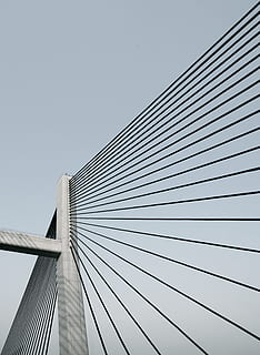 grijs brugframe, kabel, structuur, hemel, brug, bouw, beton, abstract, minimaal, opzoeken, diagonaal, samenstelling, vervoer, indrukwekkend, bouwkunde, hangbrug, brug - door de mens gemaakte structuur, stalen kabel, civiele techniek, architectuur, blauw, staalkabel, schuine, staal, Tuibrug, ongebruikelijke hoek, verdwijnpunt, draad, touw, perspectief verminderen, architectonische kolom, achtergronden, geen mensen, toren, hoek, ingebouwde structuur, wolk - lucht, lage hoekweergave, 5K, CC0, publiek domein, royaltyvrij