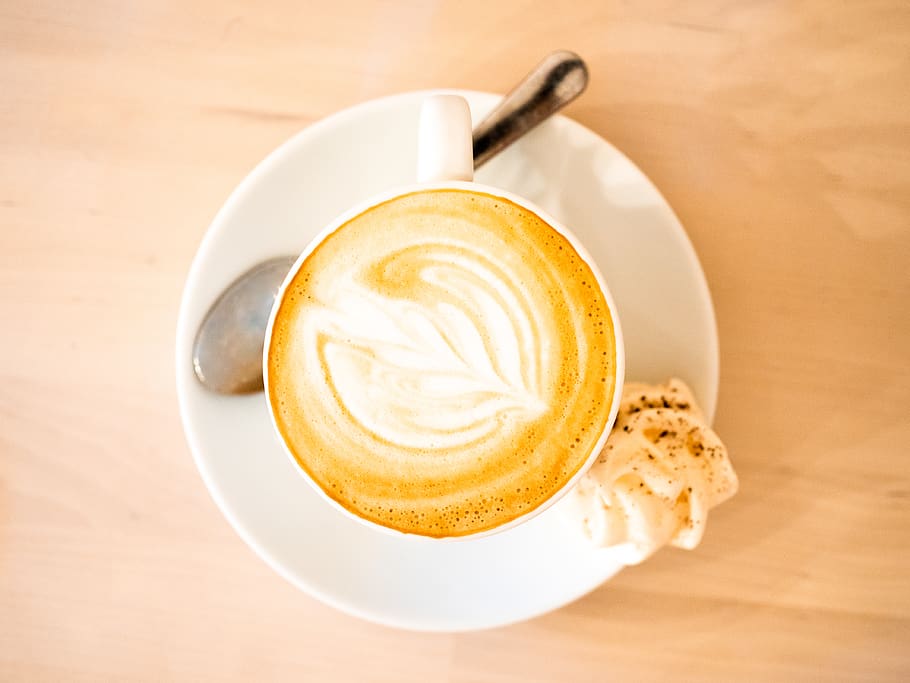 espresso plněné šálek, pohár, kávový šálek, napít se, latte, nápoj, hrnčířství, podšálek, lžíce, jídlo, káva, mléko, vzhůru nohama, miska, espresso, čerstvý, Praha, kava, bistro, káva - nápoj, jídlo a pití, občerstvení, pěnivý nápoj, cappuccino, džbánek, pěna umění, horký nápoj, stálý život, kavárna, kofein, nádobí, kuchyňské nádobí, nikdo, kavárna kultura, čajová lžička, Jasný, 4K