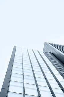 die Architektur, Gebäude, Infrastruktur, Struktur, Einrichtung, Wohnung, Fenster, Eigentumswohnung, Hotel, Flachwinkelansicht, gebaute Struktur, Himmel, Gebäudehülle, klarer Himmel, keine Leute, große Höhe, kopieren sie platz, Tag, Stadt, modern, Büro, Bürogebäude außen, Natur, Glas - Material, draußen, Wolkenkratzer, Muster, direkt darunter, 5K, CC0, gemeinfrei, lizenzfrei