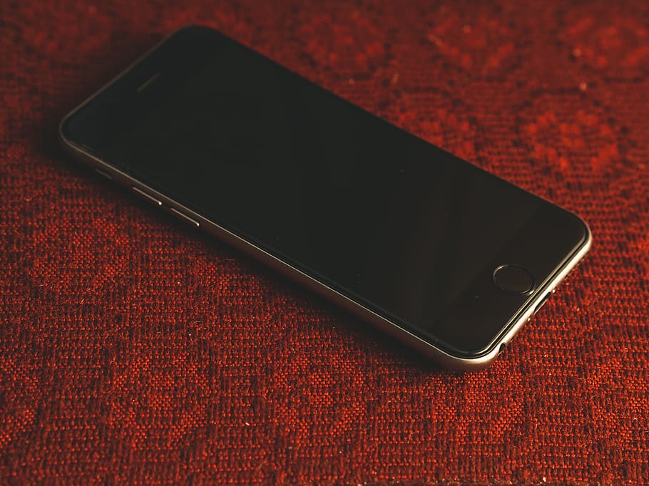 espace, gris, iphone 6, l'affichage, noir, écran, fermer, la communication, dispositif, électronique, équipement, gadget, iphone, téléphone, portable, rouge, téléphone intelligent, La technologie, toucher, Technologie sans fil, dispositif d'information portable, lien, écran tactile, nature morte, personne, vue grand angle, téléphone portable, table, à l'intérieur, écran de l'appareil, objet unique, équipement de télécommunication, portabilité, accessoire personnel, 4K