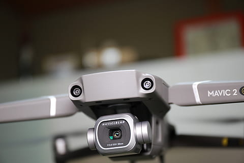 drone, skrydis, kamera, dji, fantomas, fotografija, sraigtas, hobis, quadcopter, tendencija, puošti, žiūrėti, dronai, mavic 2 pro, technologijos, Iš arti, sutelkti dėmesį į naujas žinias, fotografijos temos, įranga, fotoaparatas - fotografijos įranga, vienas objektas, nėra žmonių, tekstą, komunikacijos, saugumą, fotografijos įranga, patalpose, priežiūros, atrankinis dėmesys, dieną, juoda spalva, numeris, sidabro spalvos, skaitmeninė kamera, 4K, CC0, Viešasis domenas, nemokamai
