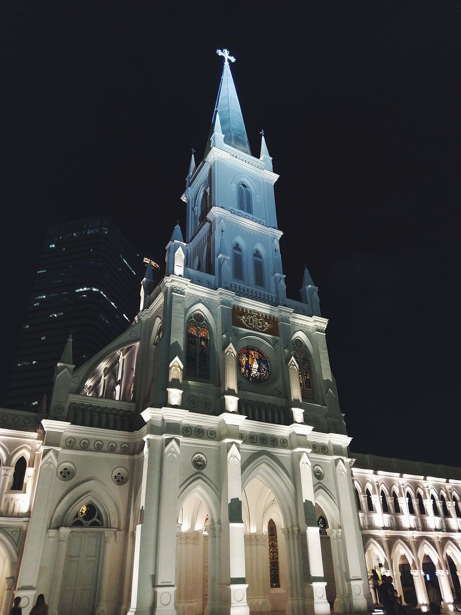 Singapur, Chijmes, die Architektur, Gebäudehülle, gebaute Struktur, Flachwinkelansicht, Gebäude, Spiritualität, Religion, Glauben, Anbetungsstätte, Nacht-, Himmel, Reiseziele, keine Leute, Turm, Geschichte, die Vergangenheit, Bogen, 4K