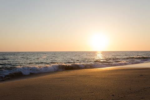 Wellen, Landschaft, Kap, Küste, Bucht, glücklich, Glück, Licht, Sonne, Sonnenschein, Sonnenuntergang, Abend, wellig, Meer, Ozean, Meerblick, Aussicht, Ansichten, Jahrgang, Wasser, Strand, Himmel, Land, Horizont, Horizont über Wasser, Schönheit in der Natur, Szenen - Natur, Ruhe, Bewegung, klarer Himmel, Welle, ruhige Szene, Natur, Sand, Wassersport, Sport, keine Leute, draußen, 5K, CC0, gemeinfrei, lizenzfrei